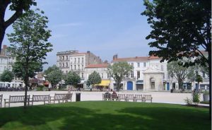 Rochefort-sur-Mer: place Colbert